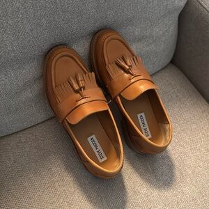 Steve Madden Leather Loafer size 8
